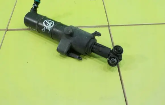 Mercedes-Benz E W212 Headlight washer pump A2128600147 CL17