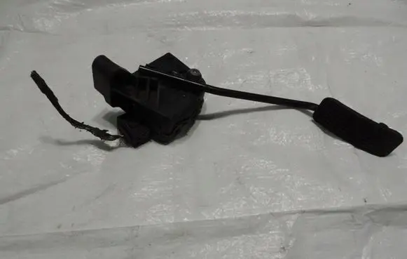 Opel Zafira B Accelerator throttle pedal 13125114