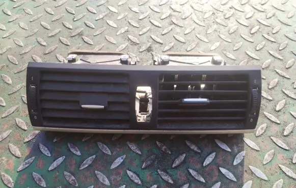 BMW X5 E70 Dash center air vent grill 6958654 7161802 7161804