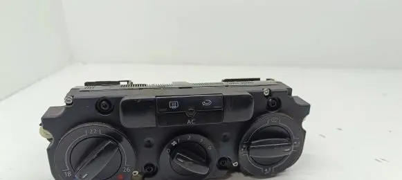 Volkswagen Golf V Climate control unit 53701