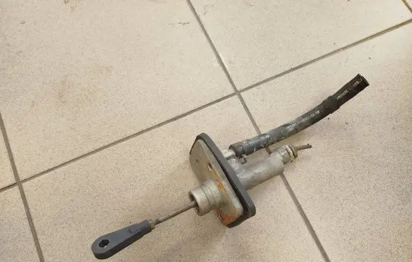 Hyundai i30 Clutch master cylinder