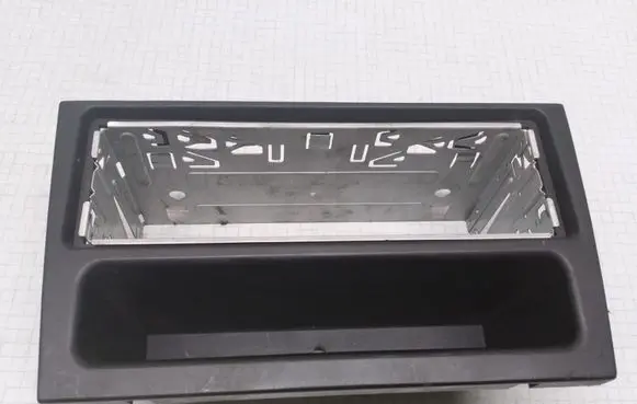 Mitsubishi Carisma Radio/GPS head unit trim 