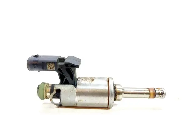 Volkswagen Golf VII Fuel injector 04E133036A