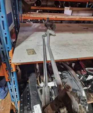 Citroen C4 I Front wiper linkage and motor