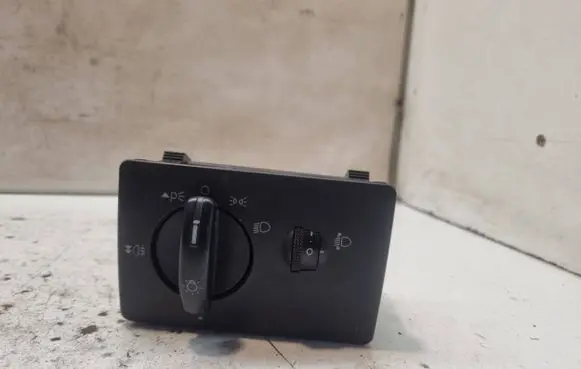 Ford Focus Light switch 4986102