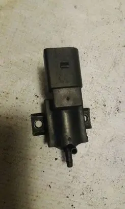Volkswagen PASSAT B5.5 Vacuum valve 037906283