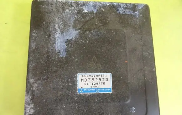 Mitsubishi Colt Engine control unit/module MD752925