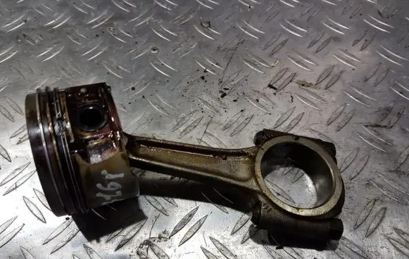 Citroen C3 Piston with connecting rod