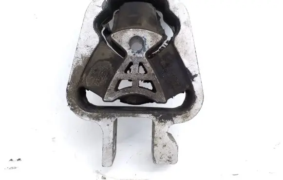 Ford Fusion II Engine mount bracket DP536P082CB