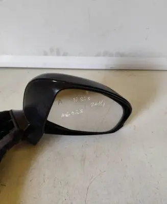 Toyota Avensis T270 Front door electric wing mirror E11026399 SK212760 E1103639