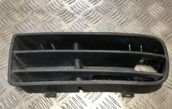 Volkswagen Golf IV Front bumper lower grill 1J0853665B