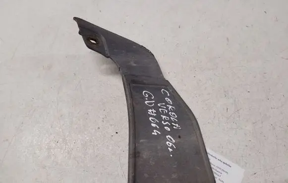 Toyota Corolla Verso AR10 Rear mudguard 