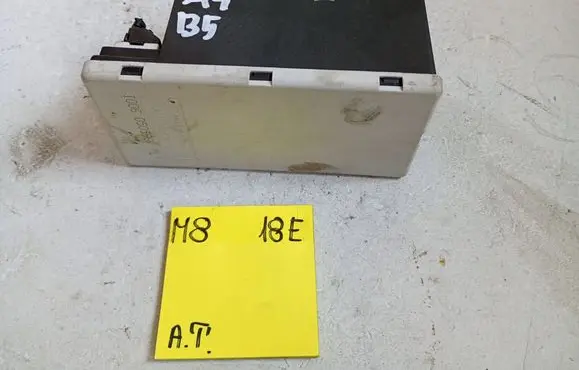 Audi A4 S4 B5 8D Central locking vacuum pump 8L0862257L