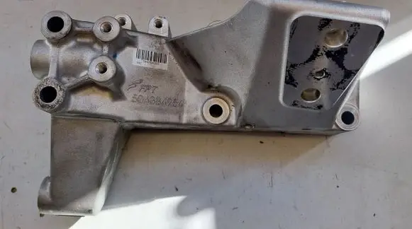 Iveco Daily 6th gen Engine mounting bracket 504384954
