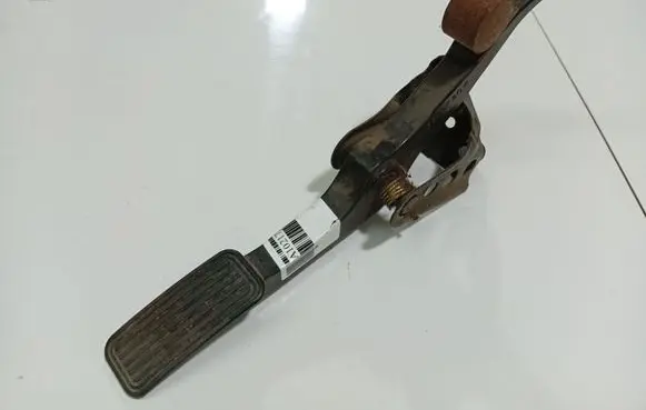 Toyota Yaris Verso Accelerator throttle pedal