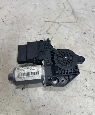 Volkswagen Touran II Rear door window regulator motor 5K0959704A 915048400