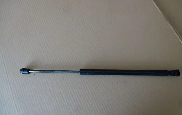 Volkswagen Jetta VII Shock absorber/damper mounting bracket 5C6827550