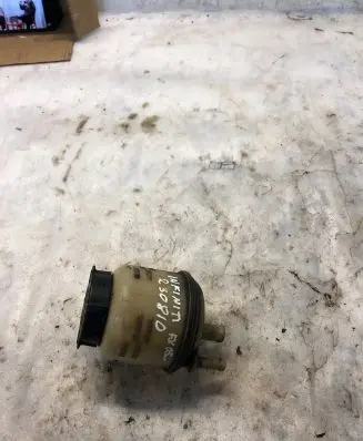 Infiniti FX Power steering fluid tank/reservoir