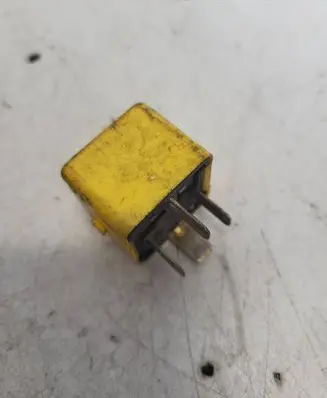 BMW 5 E34 Other relay 1378301