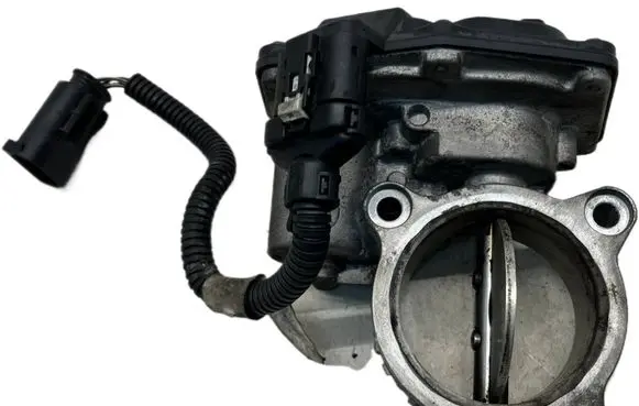 Toyota Avensis T270 Throttle body valve 3465672