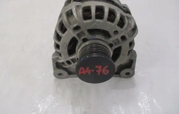 Renault Captur Generator/alternator 231008593R