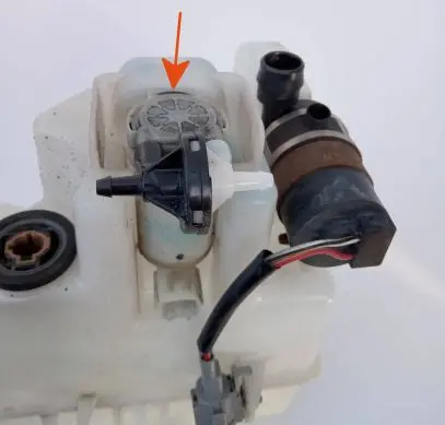 Infiniti QX70 S51 Windscreen/windshield washer pump