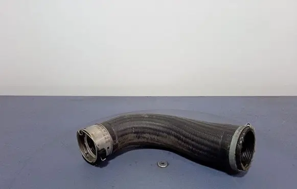 Volvo V40 Air intake hose/pipe 31370687
