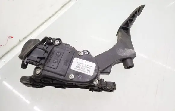 Volkswagen Transporter - Caravelle T5 Accelerator throttle pedal 7H1721503
