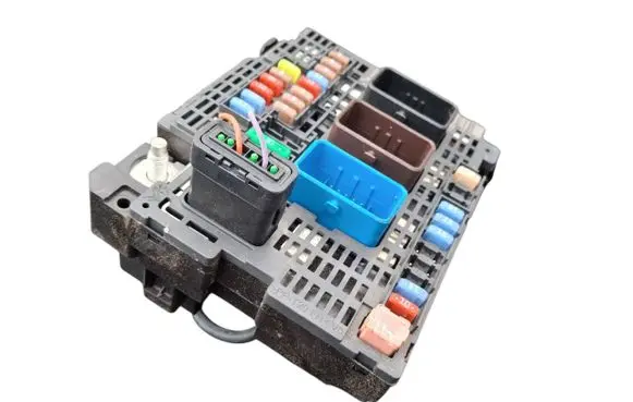 Peugeot 3008 II Fuse module 9810296180 BSMZ0301