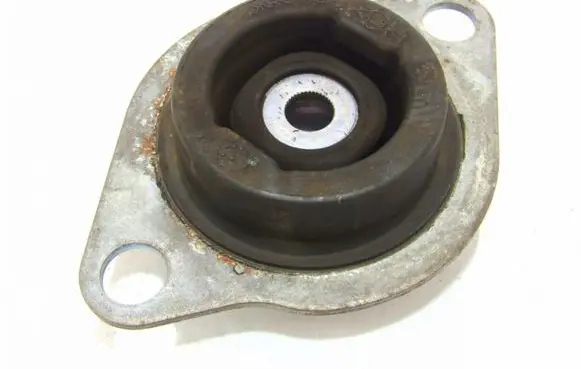 Renault Twingo II Engine mount bracket 8200410218