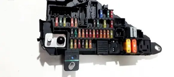 BMW 5 E60 E61 Fuse box set 6906603 518811047