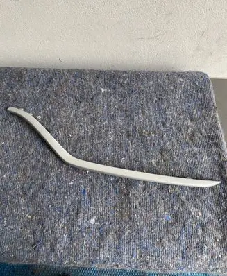 Front bumper splitter molding