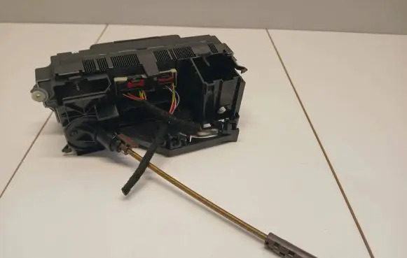 Volkswagen Touran I Climate control unit