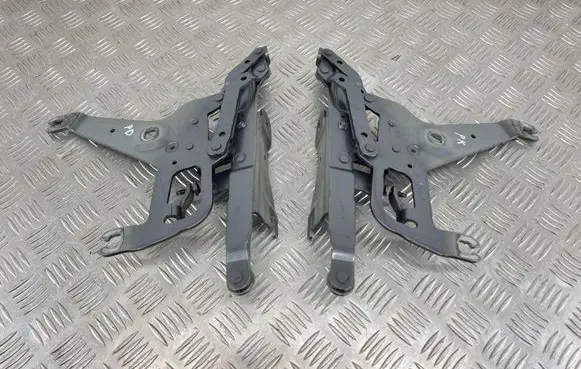 Engine bonnet/hood hinges