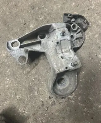 Audi A6 S6 C5 4B Engine mounting bracket 4B0199352A 4B0199352