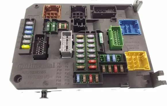 Citroen C4 II Picasso Fuse module 9806098680