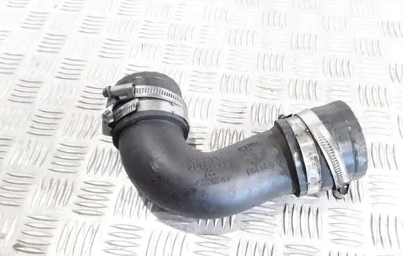 Volvo XC70 Turbo air intake inlet pipe/hose 30751920