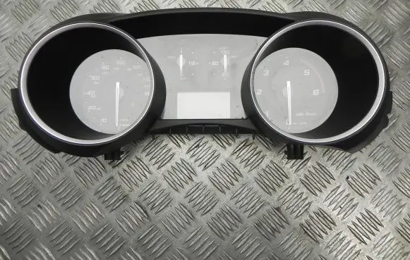 Alfa Romeo Giulietta Speedometer (instrument cluster) 50546411
