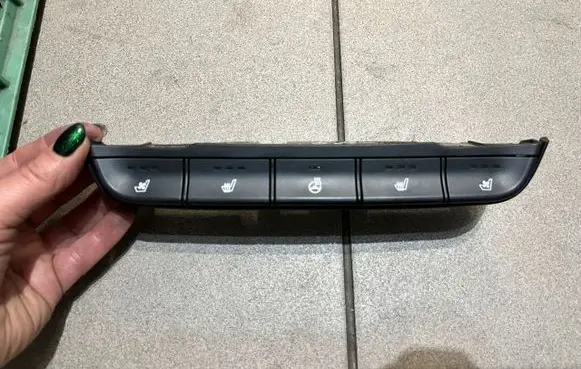 Hyundai Santa Fe Seat heating switch 93600S1000