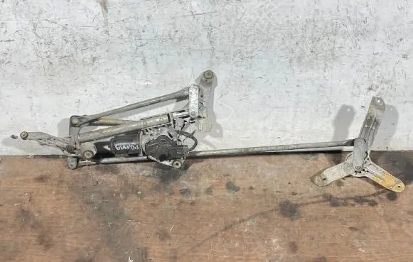 Mitsubishi Grandis Front wiper linkage and motor