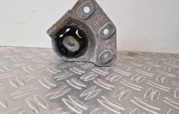 Audi A8 S8 D3 4E Rear differential mounting bracket 4E0599133C