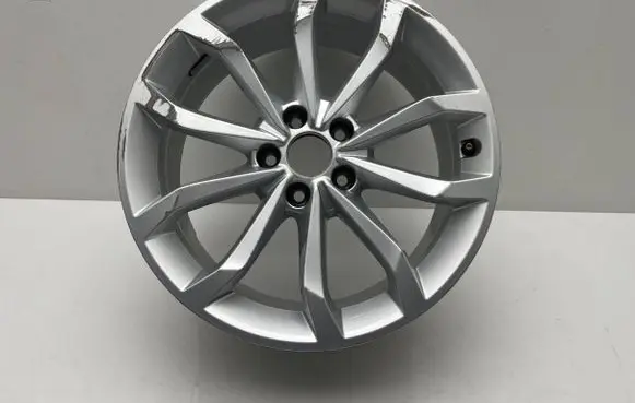 Audi A4 S4 B9 8W R18 alloy rim 8W0601025H