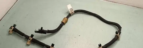 BMW X5M G05 F95 Fuel injector supply line/pipe 280821801
