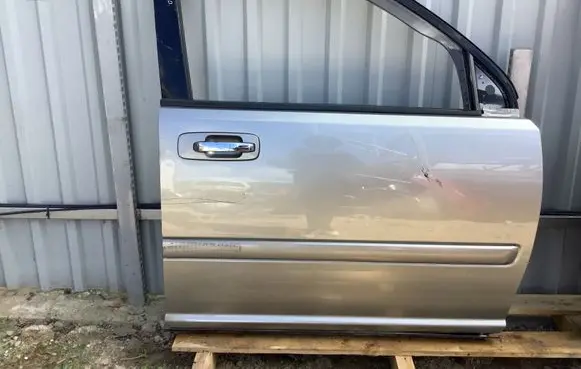 Nissan X-Trail T30 Front door 