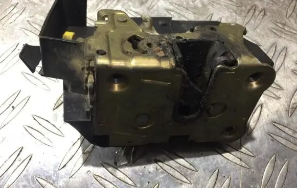Renault Laguna I Rear door lock