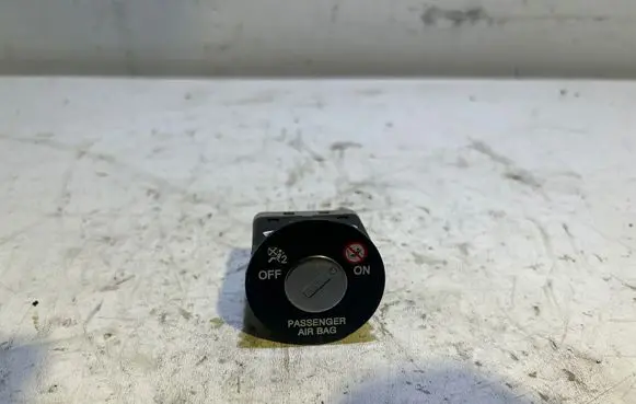 KIA Ceed Passenger airbag on/off switch 