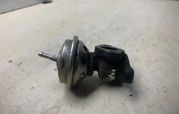 Audi A4 S4 B5 8D EGR valve 028131501