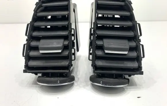 Renault Megane IV Dashboard side air vent grill/cover trim 687515655R