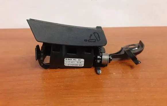 Mercedes-Benz E W212 Seat back rest lock catch A2129209400 140720111636