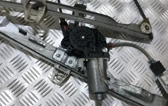 Peugeot 206 Front door window regulator motor